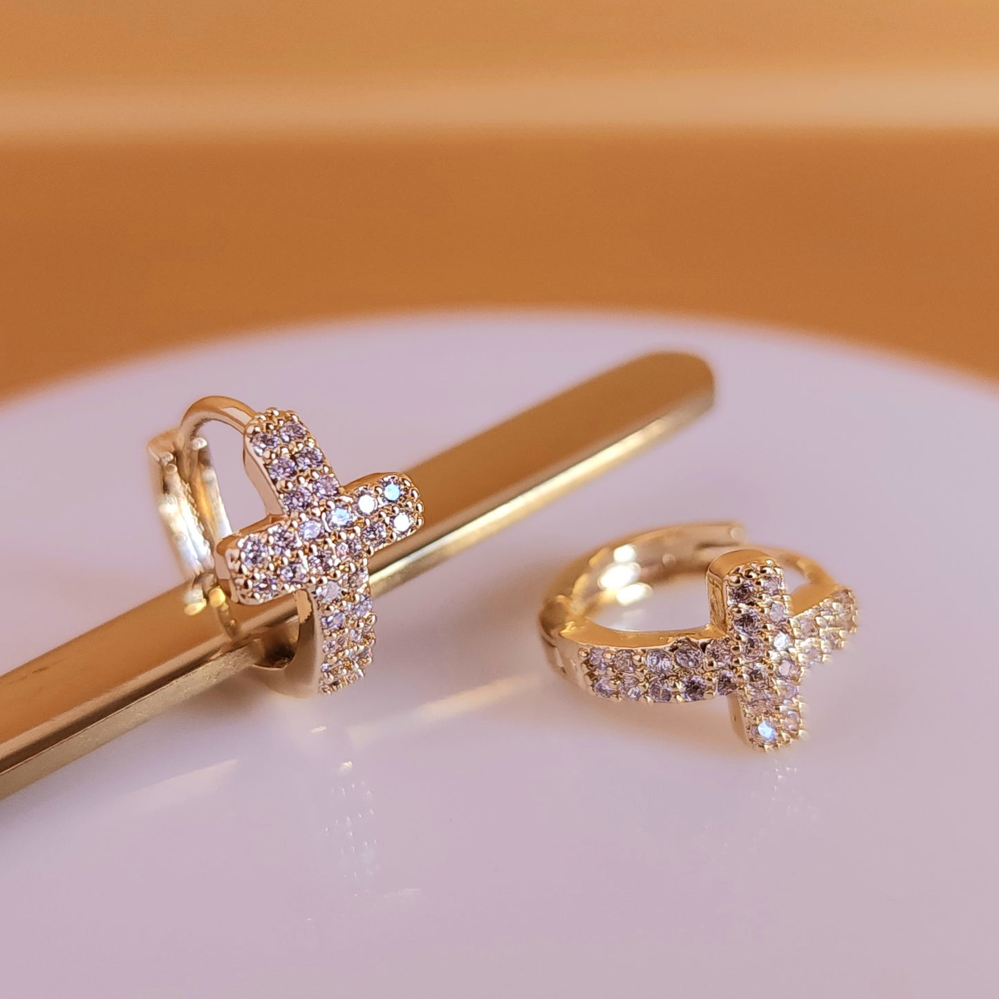 Aretes cross