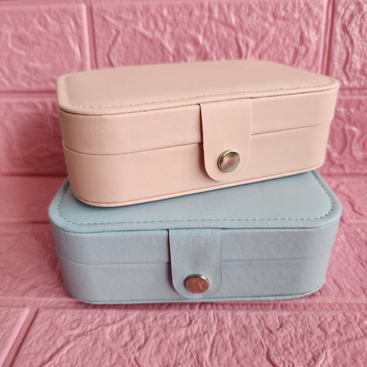 Joyero mediano rectangular en cuerina